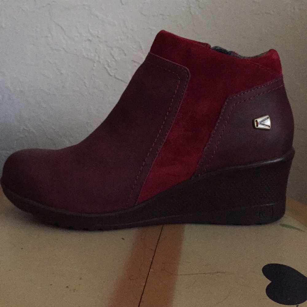 Keen Wedge Booties in burgundy (BRAND NEW!)